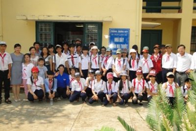 Trường THCS Nguyễn Huệ dã ngoại thăm nhà Đày Buôn Ma Thuột