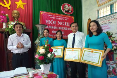 Trường THCS Nguyễn Huệ Hội nghị viên chức, người lao động năm học 2020-2021