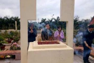 Hoạt động ngoại khóa viếng nghĩa trang Liệt sỹ Huyện Cư Mgar của thầy và trò Cụm CưSuê – EaMnang nhân dịp 22/12 /2017.