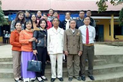 Liên đội Nguyễn Huệ mời các Bác CCB Xã EaMnang nói chuyện truyền thống và thăm gia đình có công với cách mạng tại địa phương nhân ngày 22/12 năm học : 2017-2018.