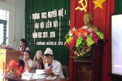 Trường THCS Nguyễn Huệ đai hội liên đội năm học 2015-2016